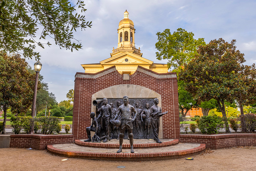 The Immortal Ten statue in front of Pat Neff Hall on the campus of Baylor University